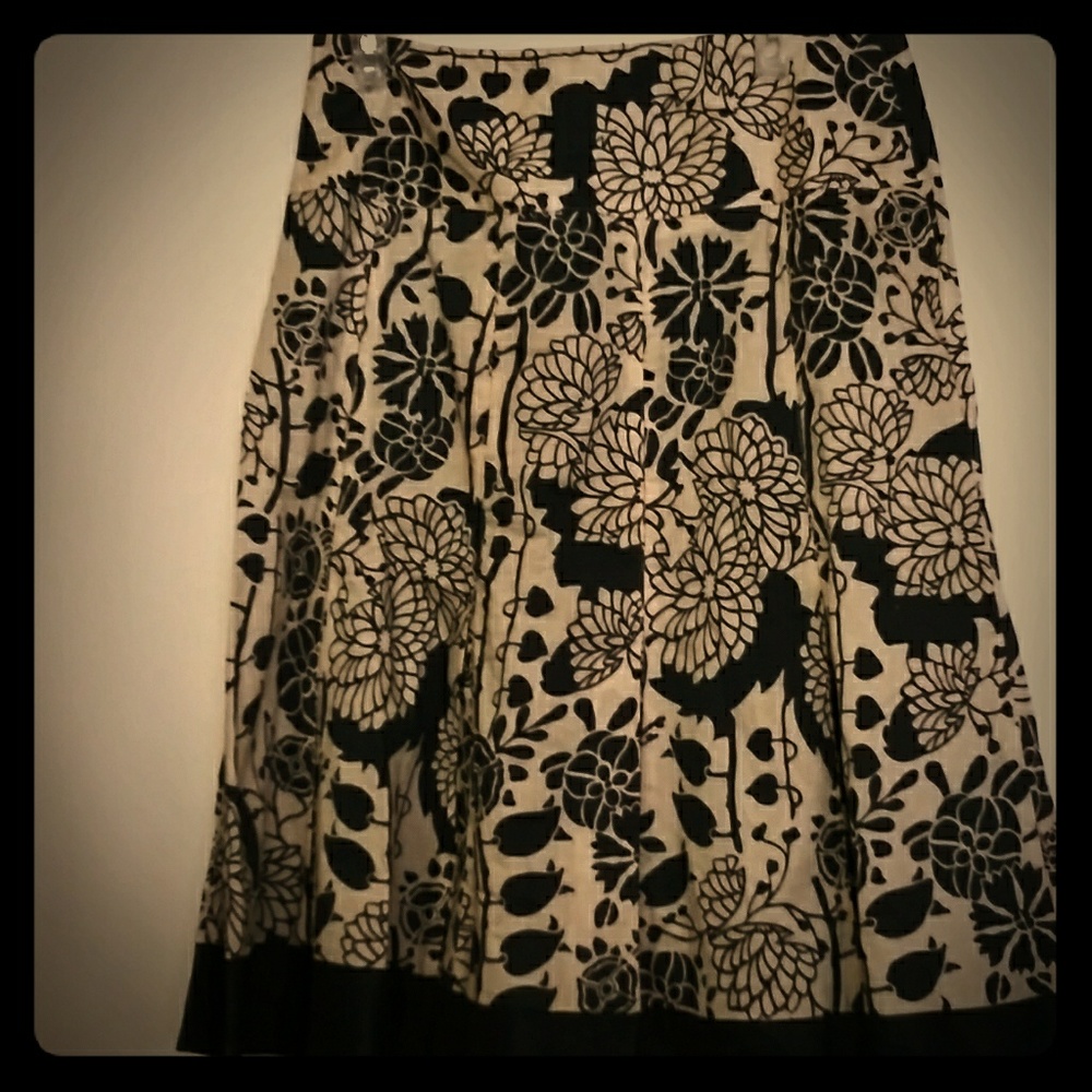 Van Heusen Floral skirt FINAL SALE🌹